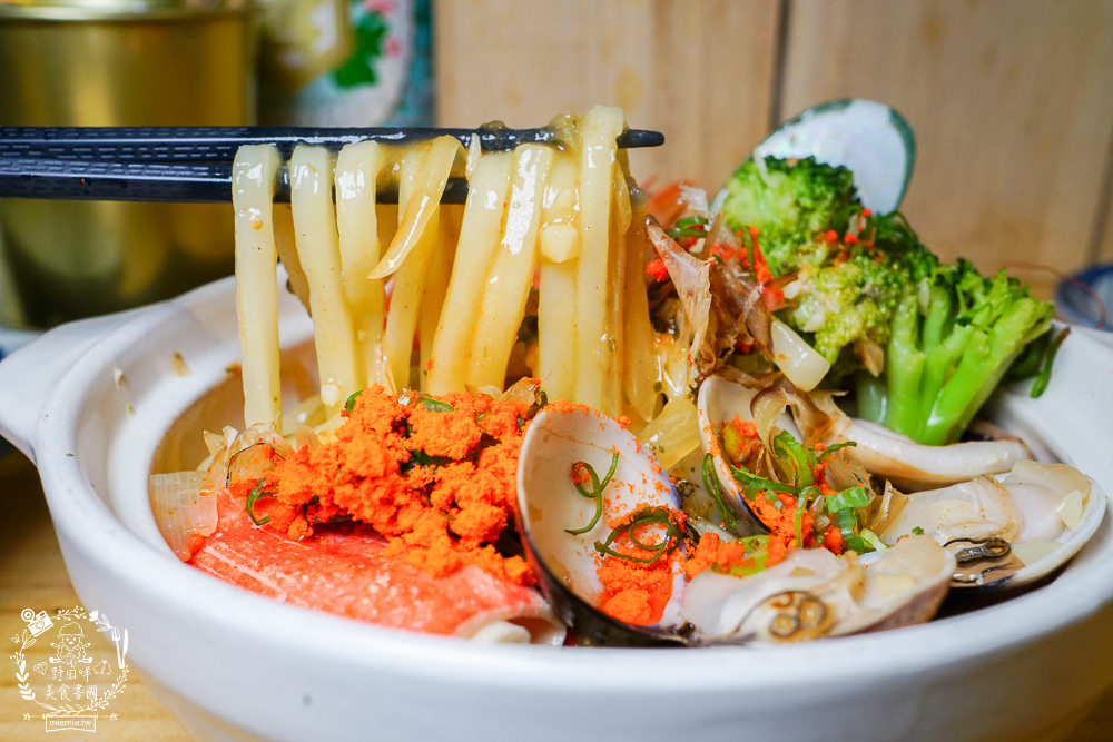 高雄[築田日式創意料理居酒屋]醬漬鮭魚卵丼超人氣銷魂必點!滿滿的鮭魚卵多到看不見米飯?