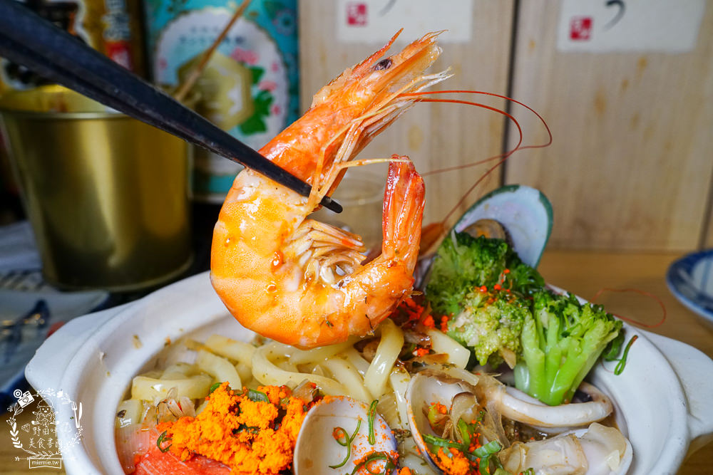 高雄[築田日式創意料理居酒屋]醬漬鮭魚卵丼超人氣銷魂必點!滿滿的鮭魚卵多到看不見米飯?