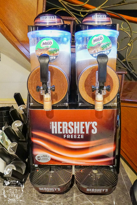 高雄[築間幸福鍋物]文山特區營業到凌晨4點的人氣鍋物?凌晨還有人在候位?