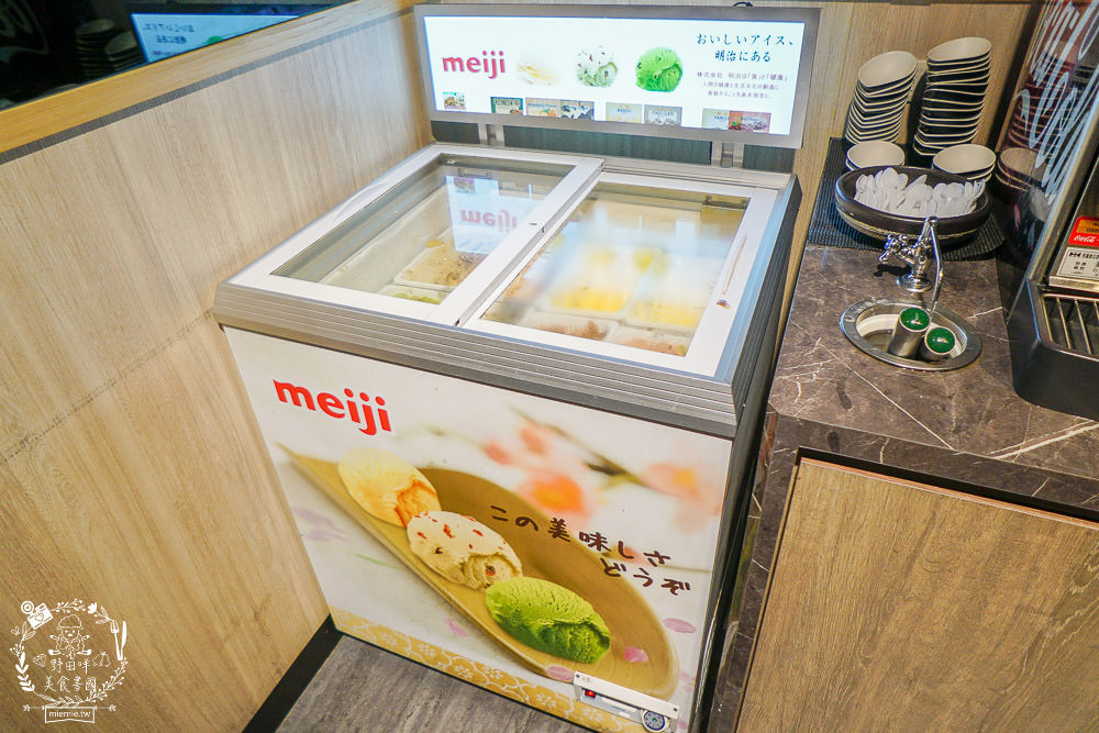 高雄[築間幸福鍋物]文山特區營業到凌晨4點的人氣鍋物?凌晨還有人在候位?