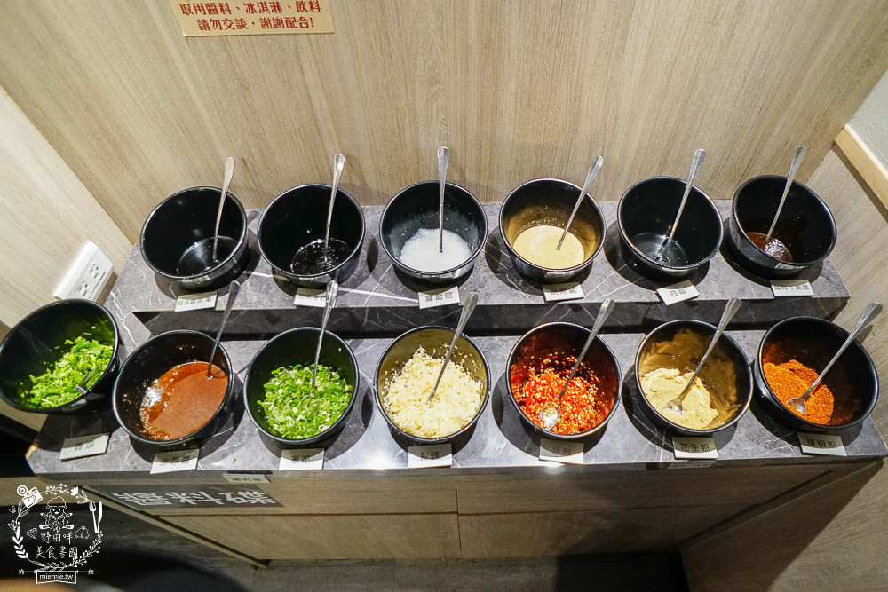 高雄[築間幸福鍋物]文山特區營業到凌晨4點的人氣鍋物?凌晨還有人在候位?