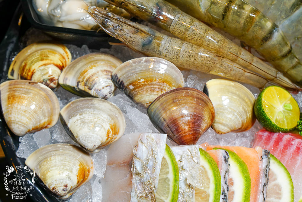 高雄[築間幸福鍋物]文山特區營業到凌晨4點的人氣鍋物?凌晨還有人在候位?