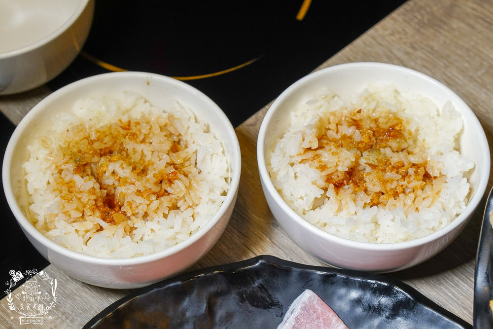 高雄[築間幸福鍋物]文山特區營業到凌晨4點的人氣鍋物?凌晨還有人在候位?