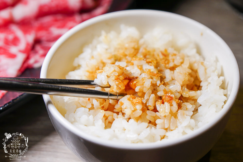 高雄[築間幸福鍋物]文山特區營業到凌晨4點的人氣鍋物?凌晨還有人在候位?