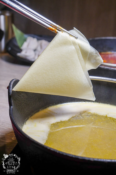 高雄[築間幸福鍋物]文山特區營業到凌晨4點的人氣鍋物?凌晨還有人在候位?