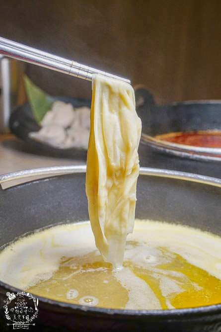 高雄[築間幸福鍋物]文山特區營業到凌晨4點的人氣鍋物?凌晨還有人在候位?