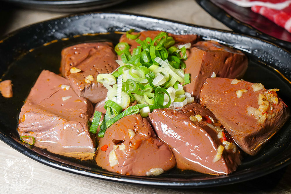 高雄[築間幸福鍋物]文山特區營業到凌晨4點的人氣鍋物?凌晨還有人在候位?