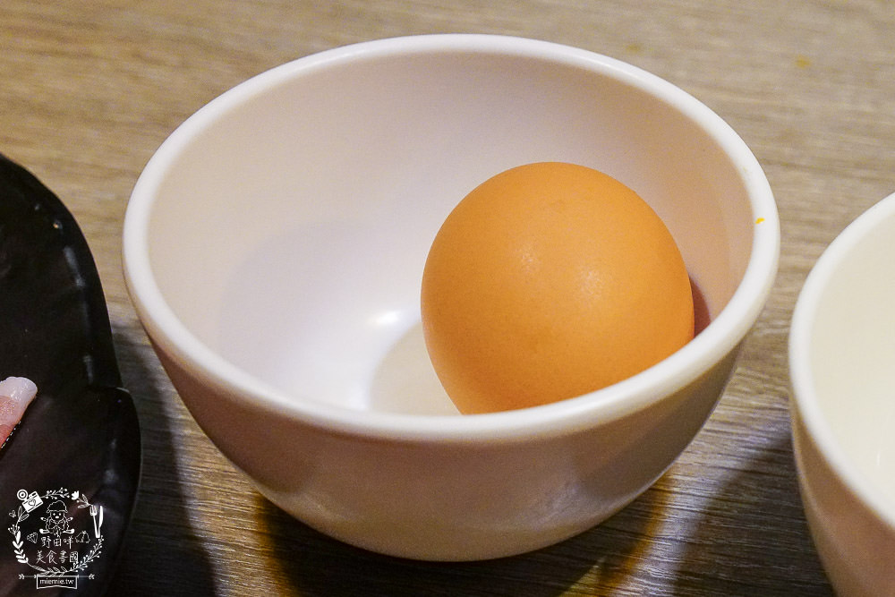 高雄[築間幸福鍋物]文山特區營業到凌晨4點的人氣鍋物?凌晨還有人在候位?