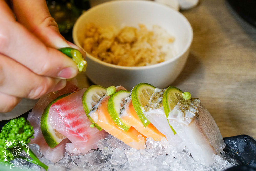 高雄[築間幸福鍋物]文山特區營業到凌晨4點的人氣鍋物?凌晨還有人在候位?