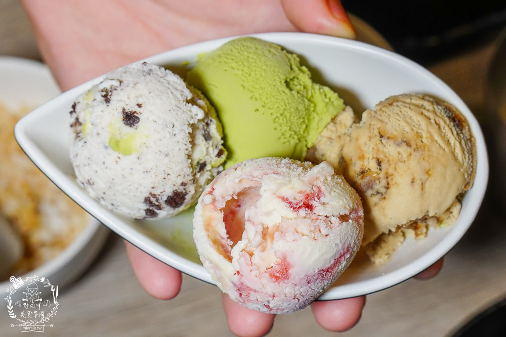 高雄[築間幸福鍋物]文山特區營業到凌晨4點的人氣鍋物?凌晨還有人在候位?