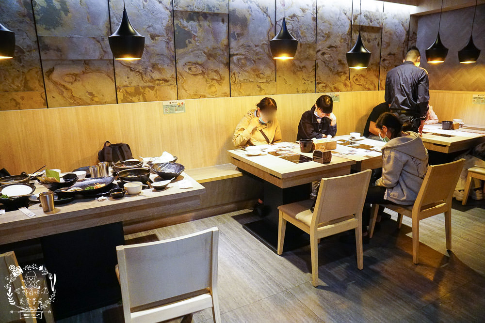 高雄[築間幸福鍋物]文山特區營業到凌晨4點的人氣鍋物?凌晨還有人在候位?