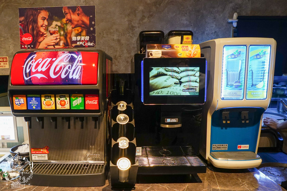 高雄[築間幸福鍋物]文山特區營業到凌晨4點的人氣鍋物?凌晨還有人在候位?