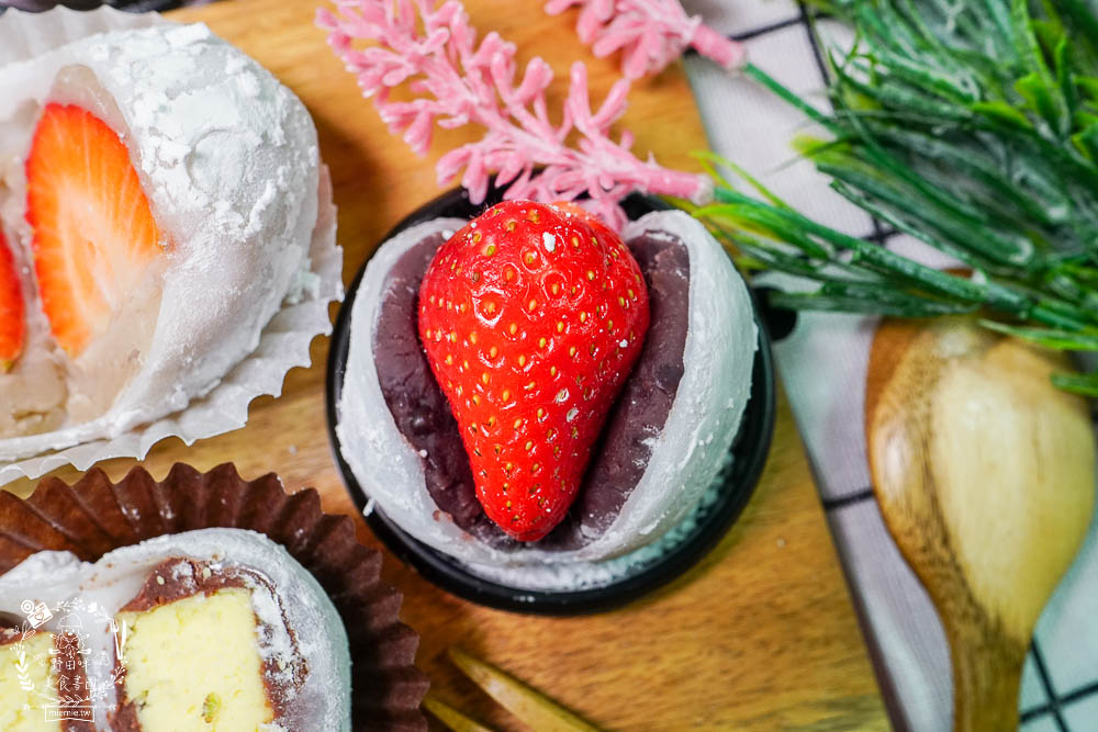 高雄[紅斗泥草莓大福]限定三個月的超吸睛的人氣檳榔草莓大福?口味繽紛的草莓大福+乳酪口味濃郁香甜
