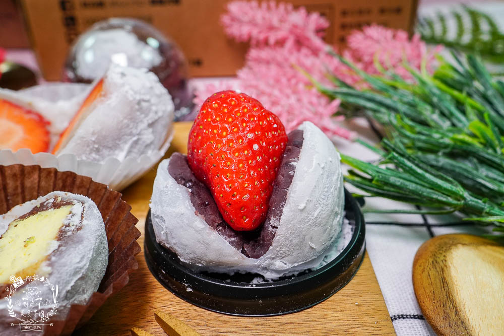 高雄[紅斗泥草莓大福]限定三個月的超吸睛的人氣檳榔草莓大福?口味繽紛的草莓大福+乳酪口味濃郁香甜