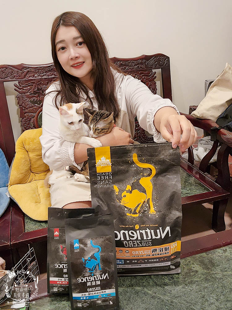 2024飼料推薦[八犬寵物Nutrience紐崔斯黑鑽頂級無穀飼料評價]超多飼主毛孩喜歡的寵物凍乾無穀飼料推薦