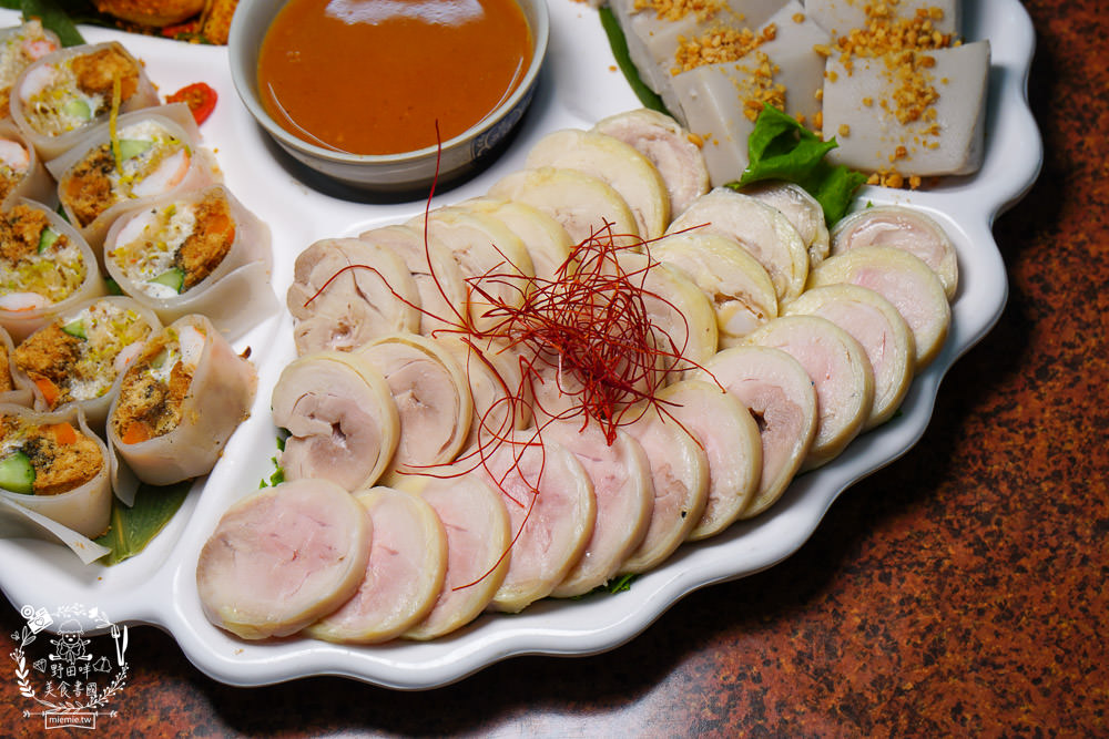 高雄[美濃莊餐廳]超澎湃客家特色料理，美濃創意合菜料理逛花海必吃！