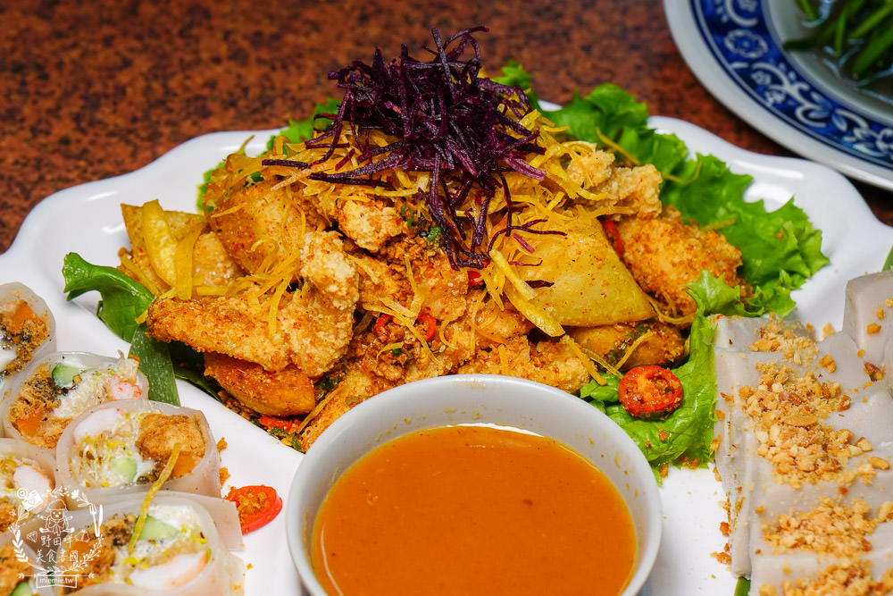 高雄[美濃莊餐廳]超澎湃客家特色料理，美濃創意合菜料理逛花海必吃！