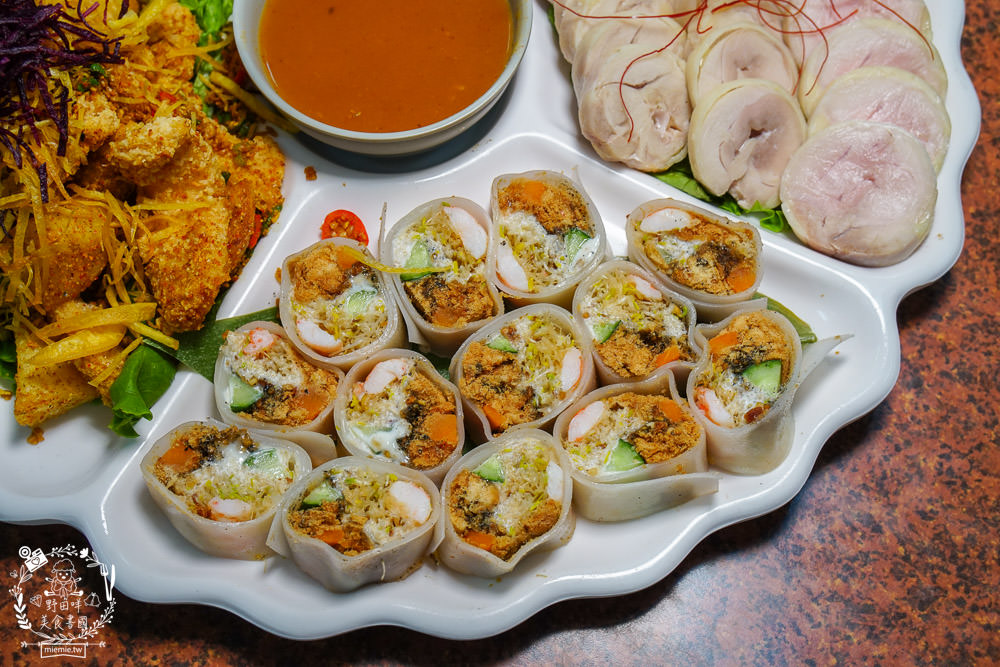 高雄[美濃莊餐廳]超澎湃客家特色料理，美濃創意合菜料理逛花海必吃！