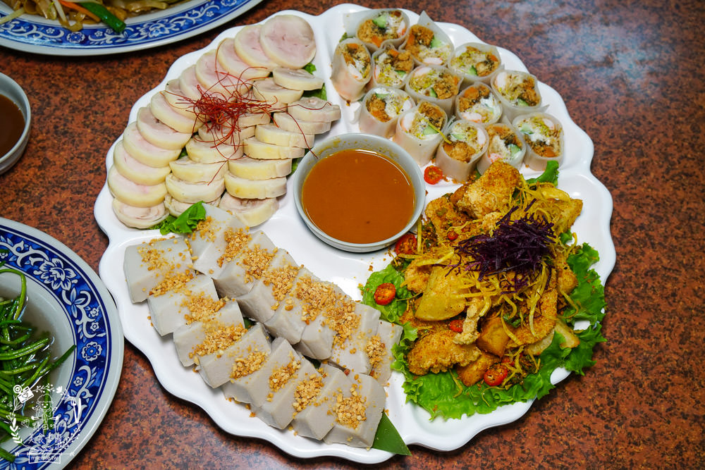 高雄[美濃莊餐廳]超澎湃客家特色料理，美濃創意合菜料理逛花海必吃！