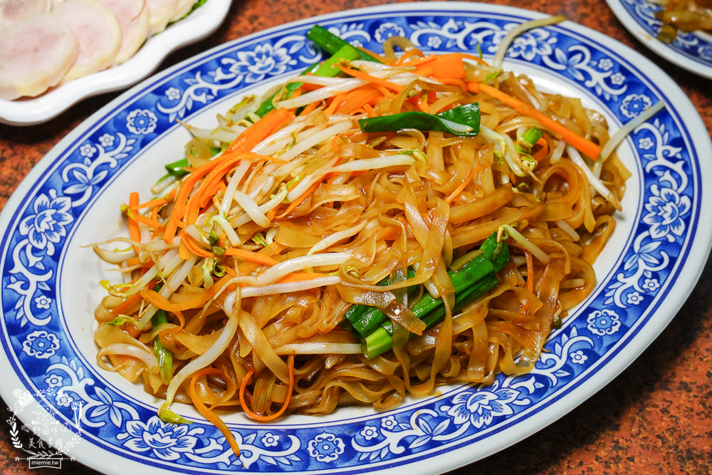 高雄[美濃莊餐廳]超澎湃客家特色料理，美濃創意合菜料理逛花海必吃！