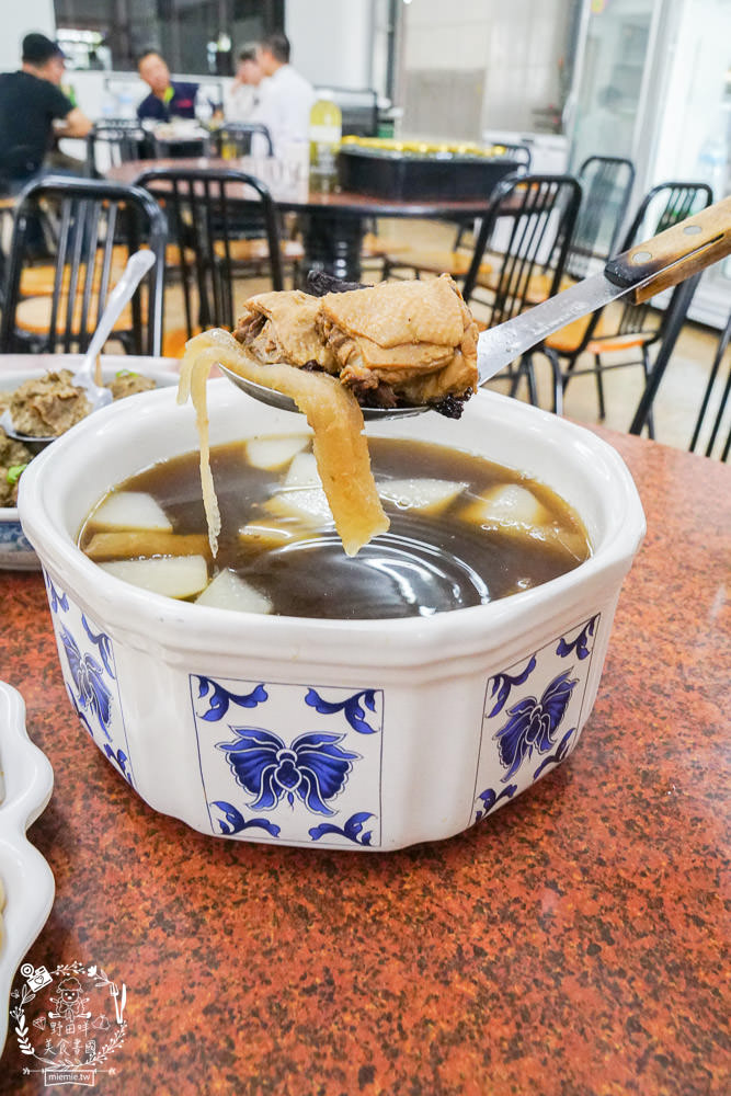高雄[美濃莊餐廳]超澎湃客家特色料理，美濃創意合菜料理逛花海必吃！