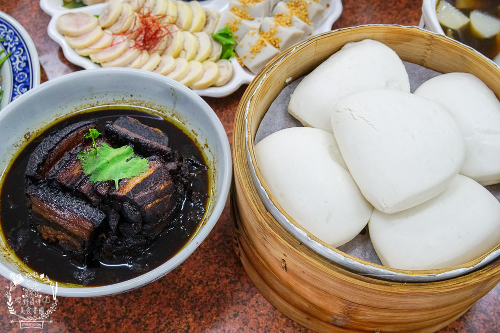 高雄[美濃莊餐廳]超澎湃客家特色料理，美濃創意合菜料理逛花海必吃！