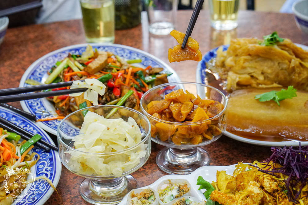 高雄[美濃莊餐廳]超澎湃客家特色料理，美濃創意合菜料理逛花海必吃！