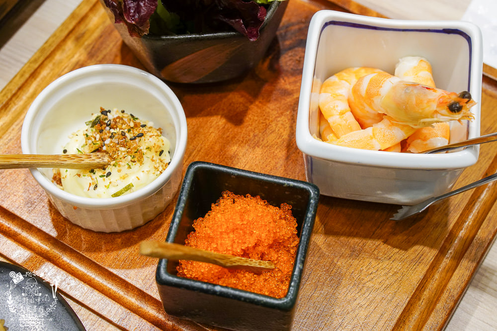 高雄[小泉聚場]超有趣DIY塞到炸開蝦手捲!石燒拌炒香氣濃郁迷人!