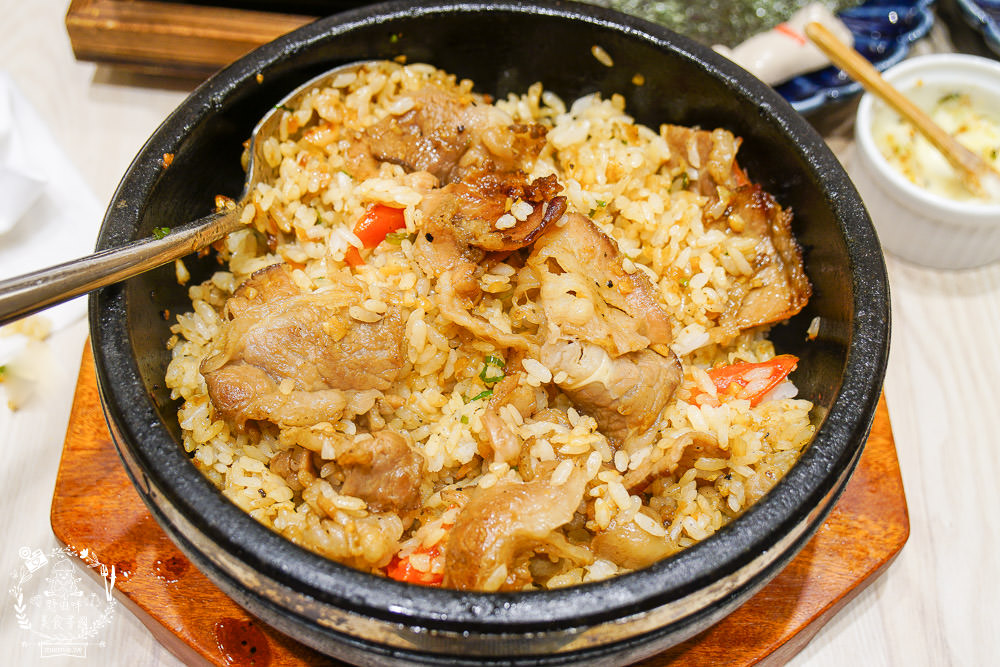 高雄[小泉聚場]超有趣DIY塞到炸開蝦手捲!石燒拌炒香氣濃郁迷人!