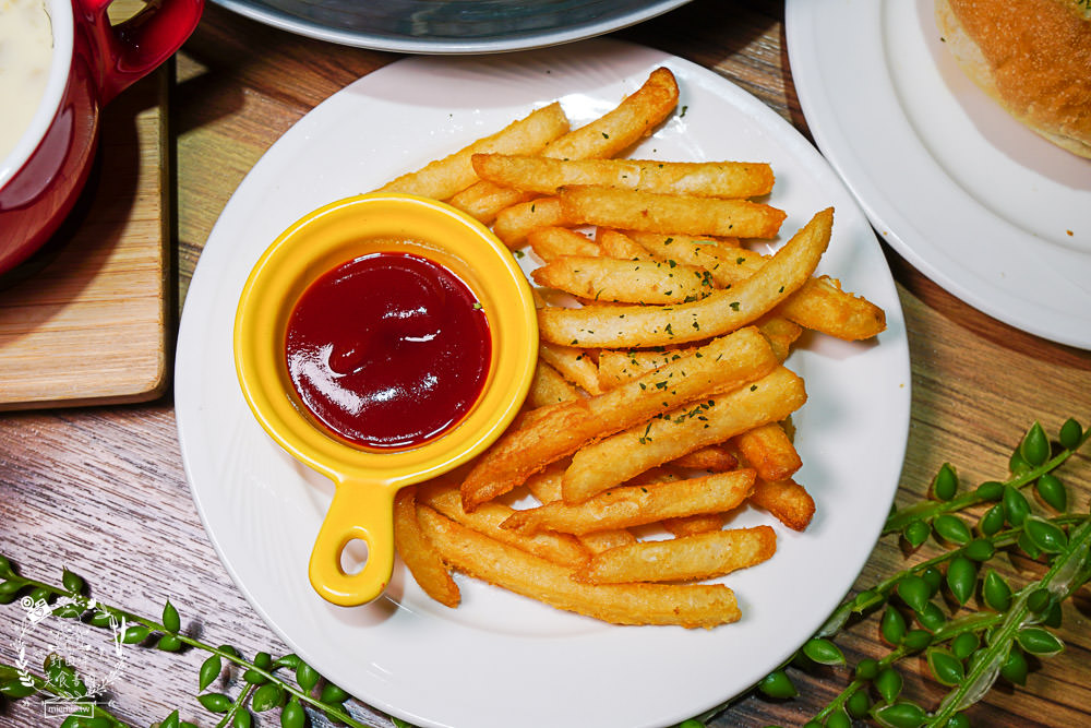義客隆Pasta|高雄隱藏在忠孝夜市的精緻義大利麵!壽星超讚活動年齡幾歲就送幾個雞塊!