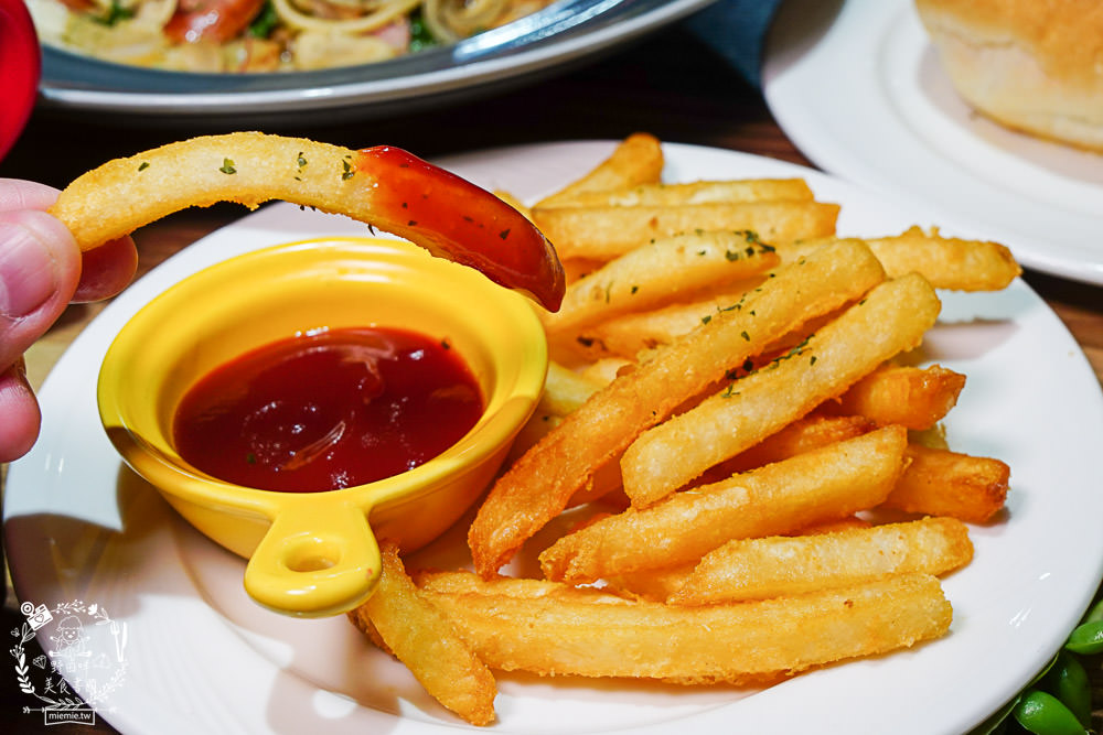 義客隆Pasta|高雄隱藏在忠孝夜市的精緻義大利麵!壽星超讚活動年齡幾歲就送幾個雞塊!