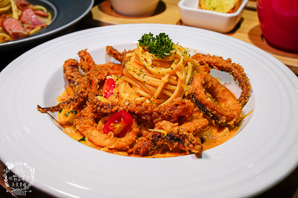 義客隆Pasta|高雄隱藏在忠孝夜市的精緻義大利麵!壽星超讚活動年齡幾歲就送幾個雞塊!