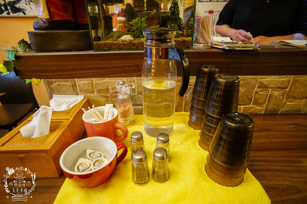 高雄[義食光]走進哈利波特的神祕地窖與英倫電話亭，不用出國就能享受歐洲風情