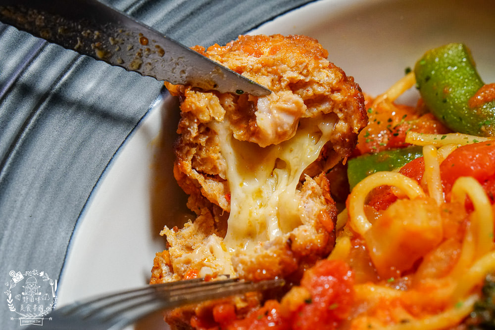 高雄[義食光]走進哈利波特的神祕地窖與英倫電話亭，不用出國就能享受歐洲風情