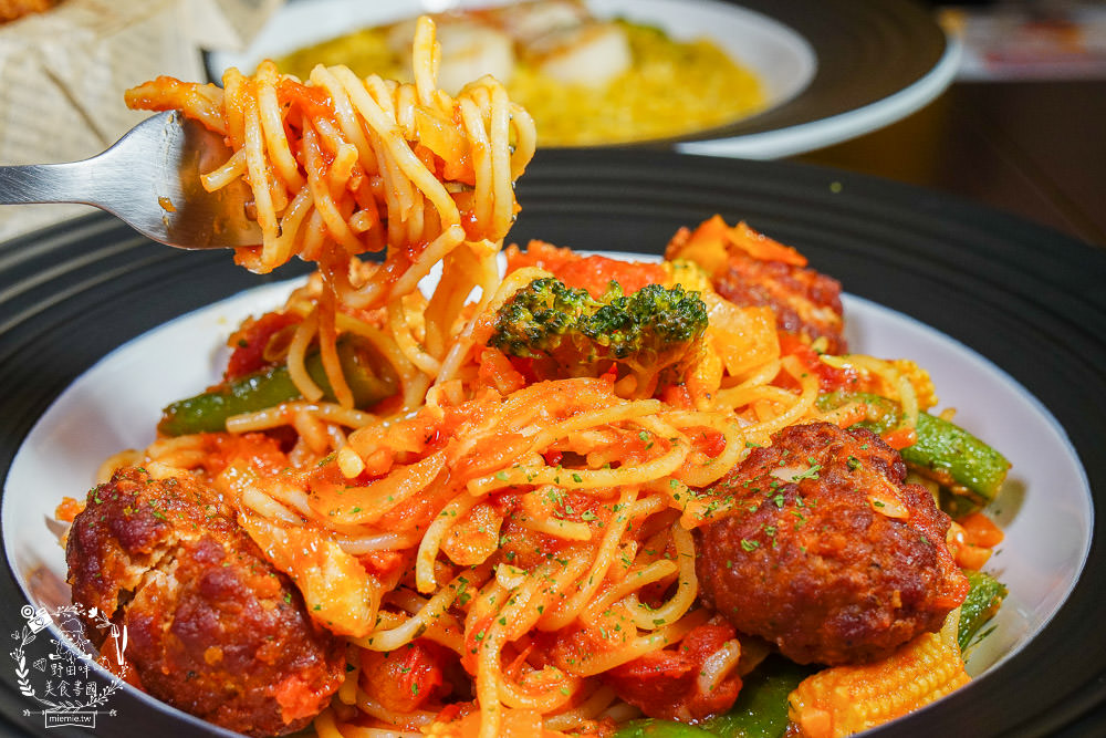 高雄[義食光]走進哈利波特的神祕地窖與英倫電話亭，不用出國就能享受歐洲風情