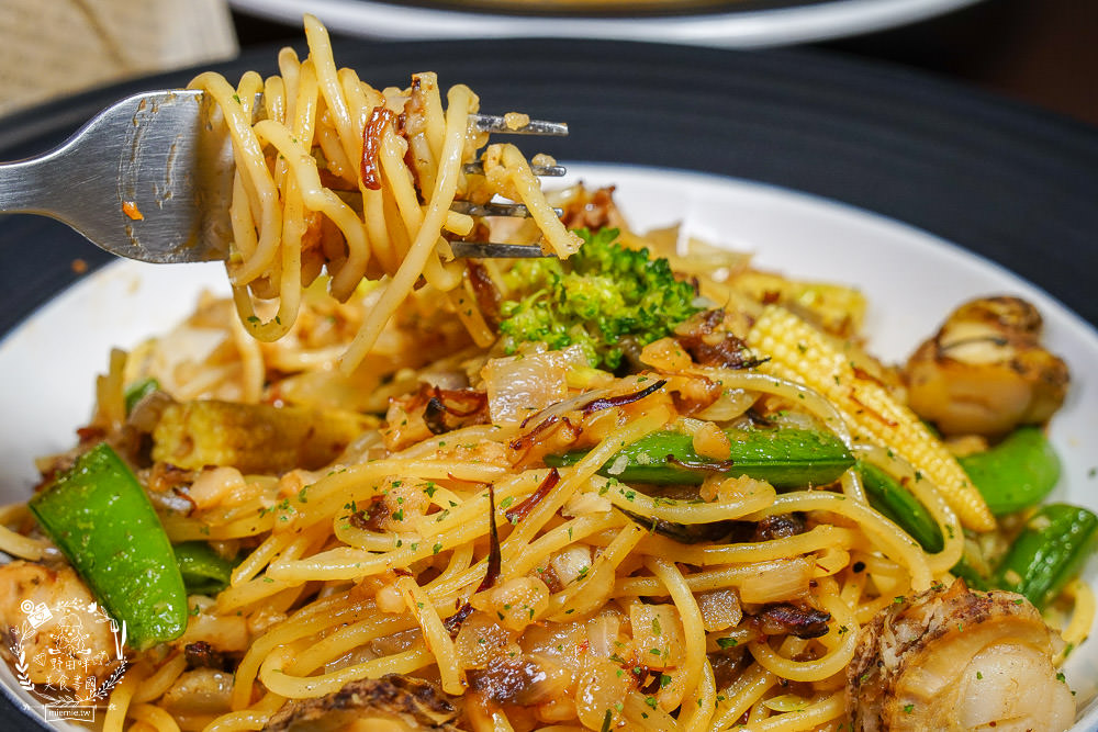 高雄[義食光]走進哈利波特的神祕地窖與英倫電話亭，不用出國就能享受歐洲風情