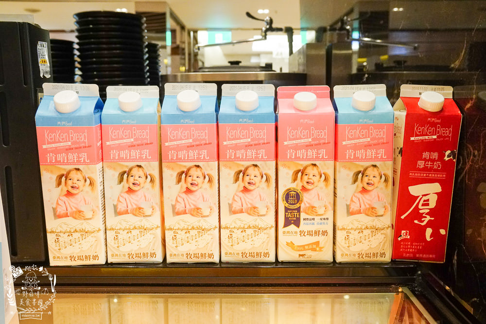 高雄[肯啃鍋]厚牛乳熬製的香醇牛奶鍋!麻辣牛奶鍋銷魂好喝~