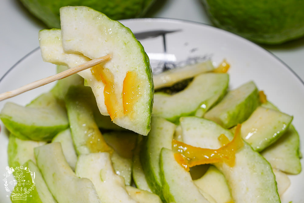 [翻滾鴉甘草芭樂]高雄起家紅翻全台的甘草芭樂?經典辣味與甘草口味超人氣必吃帝王芭樂!