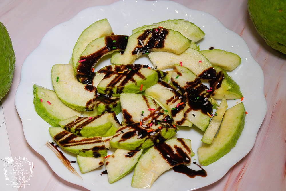 [翻滾鴉甘草芭樂]高雄起家紅翻全台的甘草芭樂?經典辣味與甘草口味超人氣必吃帝王芭樂!