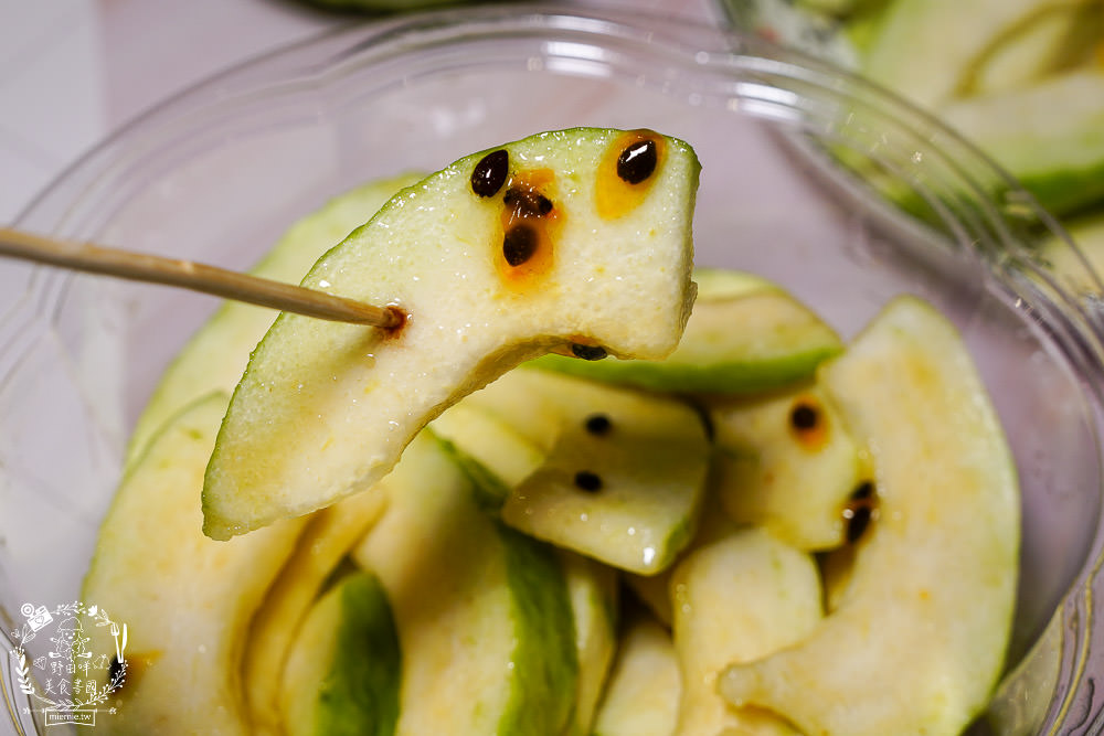 [翻滾鴉甘草芭樂]高雄起家紅翻全台的甘草芭樂?經典辣味與甘草口味超人氣必吃帝王芭樂!