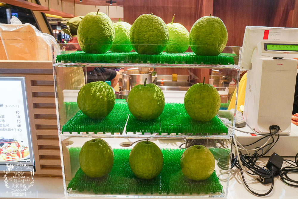 [翻滾鴉甘草芭樂]高雄起家紅翻全台的甘草芭樂?經典辣味與甘草口味超人氣必吃帝王芭樂!