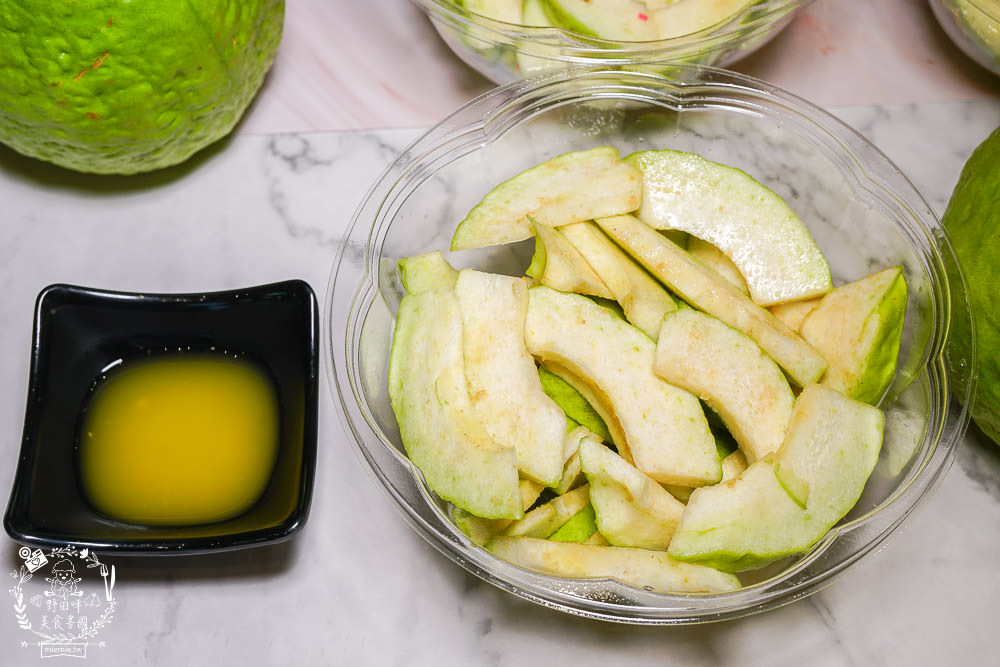 [翻滾鴉甘草芭樂]高雄起家紅翻全台的甘草芭樂?經典辣味與甘草口味超人氣必吃帝王芭樂!