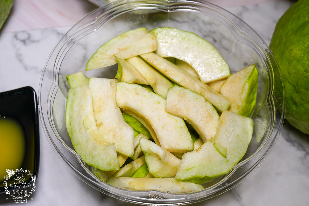 [翻滾鴉甘草芭樂]高雄起家紅翻全台的甘草芭樂?經典辣味與甘草口味超人氣必吃帝王芭樂!