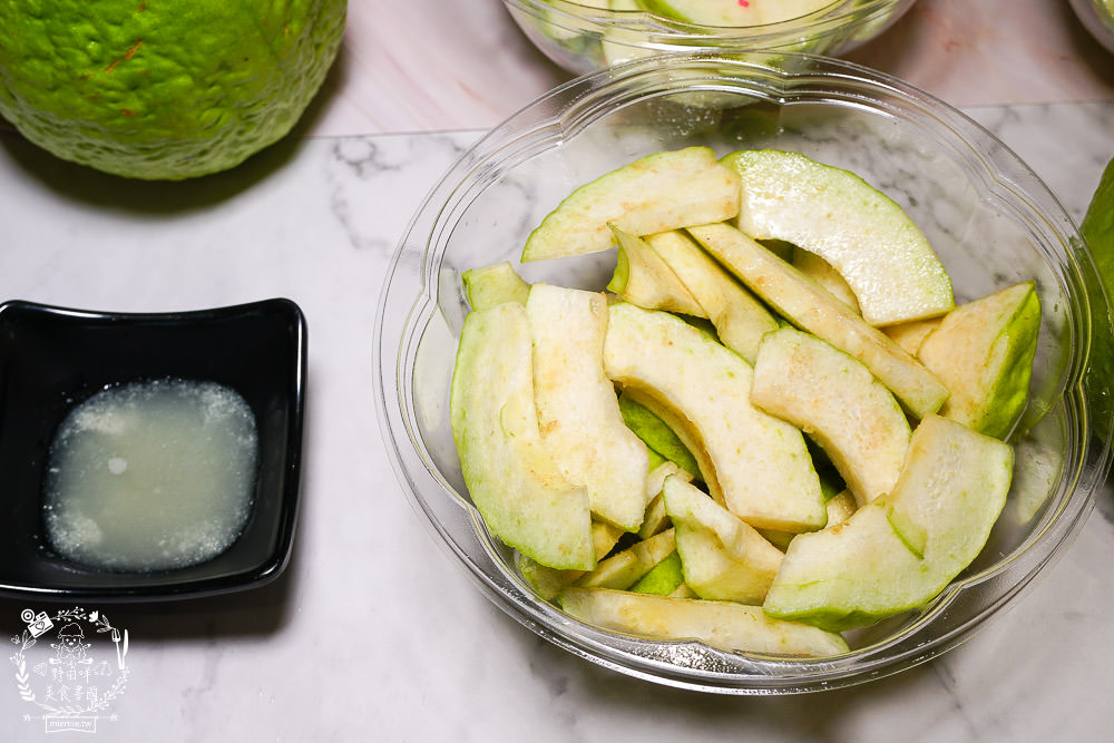 [翻滾鴉甘草芭樂]高雄起家紅翻全台的甘草芭樂?經典辣味與甘草口味超人氣必吃帝王芭樂!