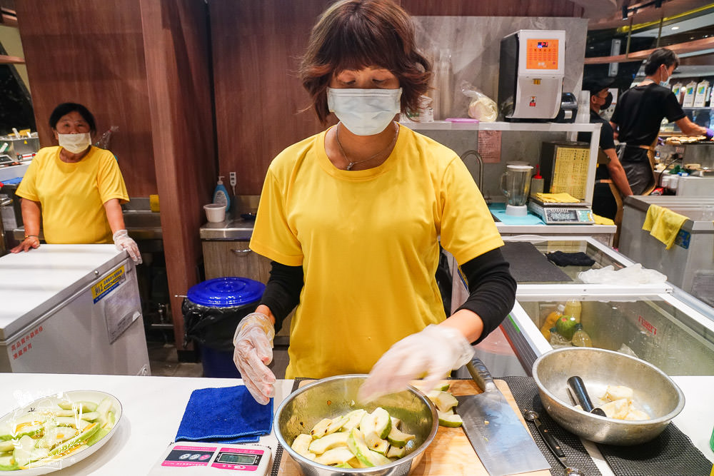 [翻滾鴉甘草芭樂]高雄起家紅翻全台的甘草芭樂?經典辣味與甘草口味超人氣必吃帝王芭樂!