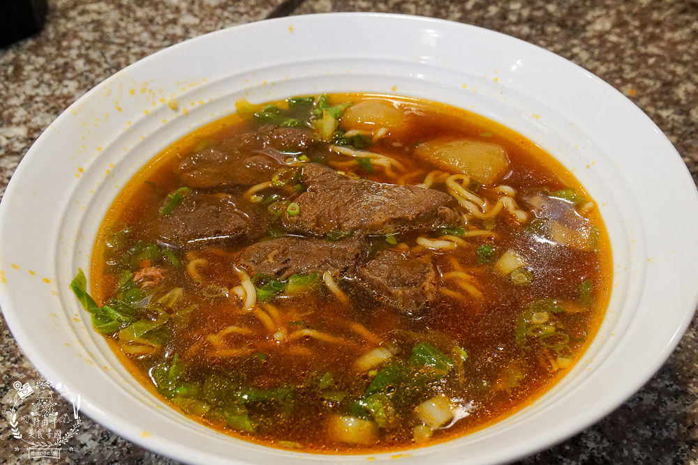 高雄仁武美食[老北方蒸餃麵食]仁雄路平價小吃|蒸餃多汁飽滿|牛肉厚實彈嫩