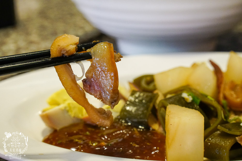 高雄仁武美食[老北方蒸餃麵食]仁雄路平價小吃|蒸餃多汁飽滿|牛肉厚實彈嫩