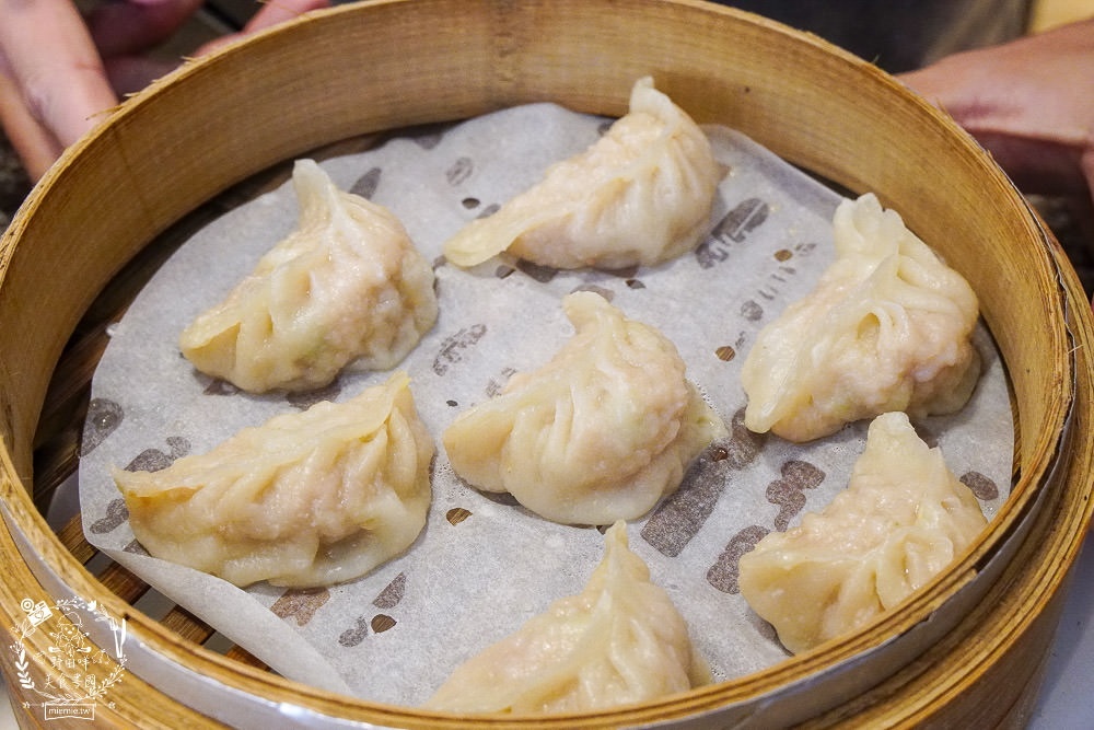 高雄仁武美食[老北方蒸餃麵食]仁雄路平價小吃|蒸餃多汁飽滿|牛肉厚實彈嫩