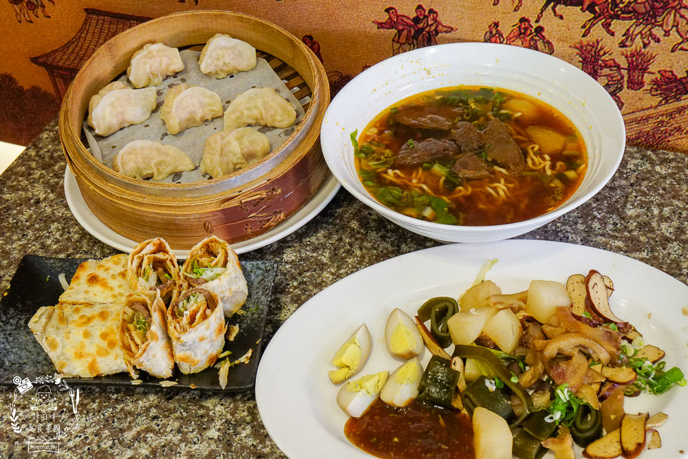 高雄仁武美食[老北方蒸餃麵食]仁雄路平價小吃|蒸餃多汁飽滿|牛肉厚實彈嫩