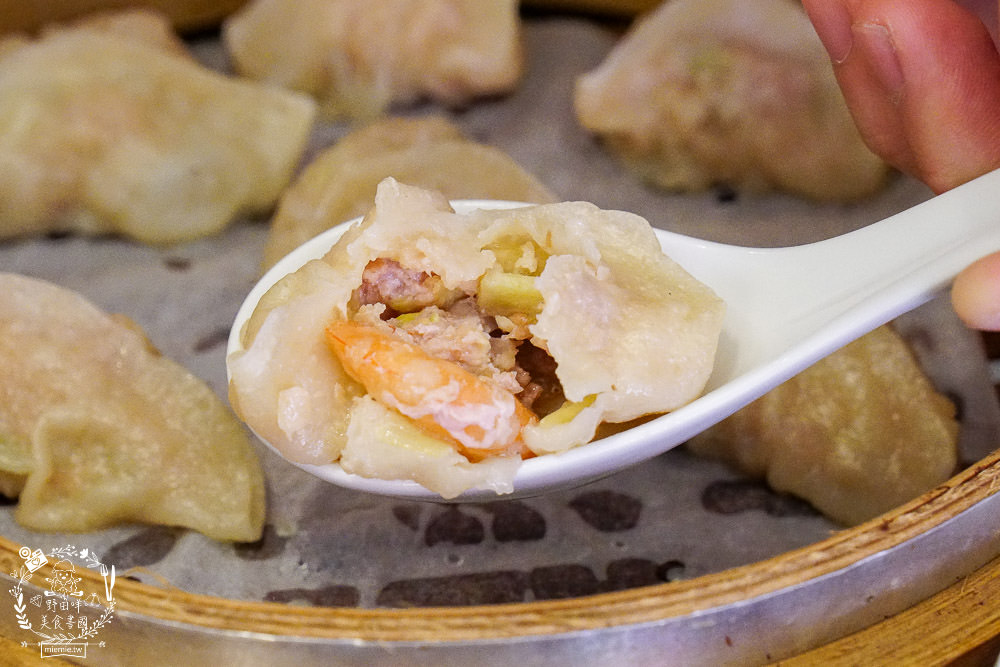 高雄仁武美食[老北方蒸餃麵食]仁雄路平價小吃|蒸餃多汁飽滿|牛肉厚實彈嫩